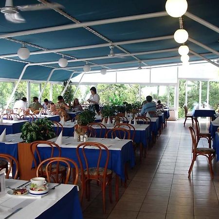 Hotel Adriatic 오미살즈 외부 사진