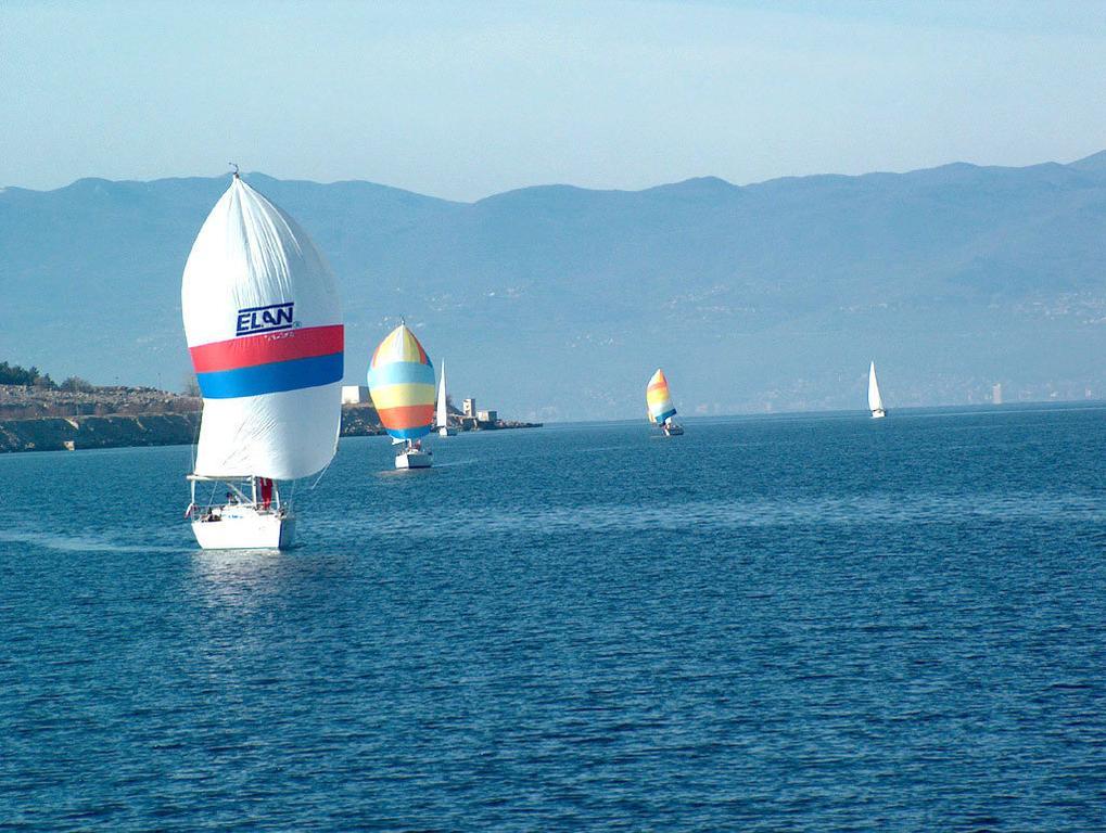Hotel Adriatic 오미살즈 외부 사진